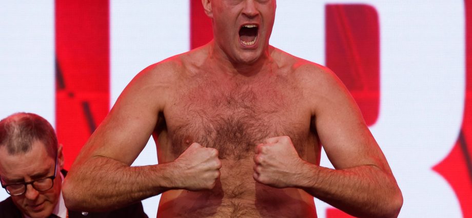 hungry-fury-‘light-and-lean’-for-heavyweight-comeback-fight-with-makhmudov