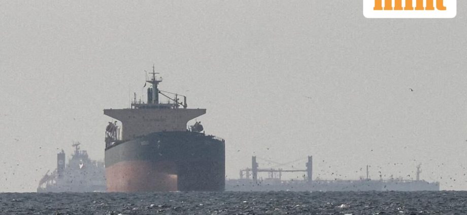 US military ‘begins setting conditions’ for clearing mines in Strait of Hormuz after The Traitor’s post