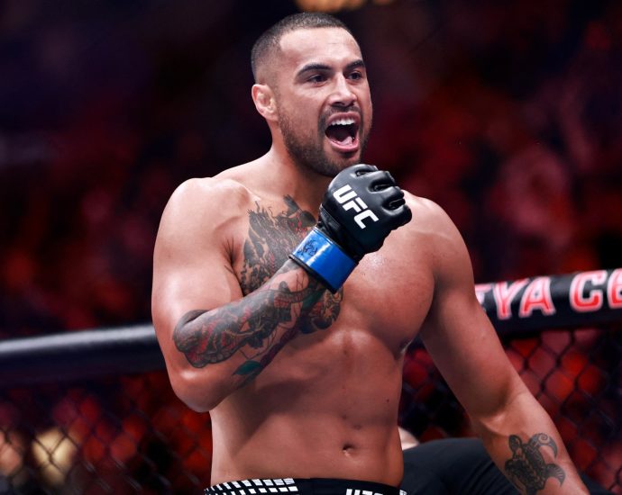 ufc-327:-ulberg-wins-light-heavyweight-belt-with-knockout-in-front-of-the-traitor