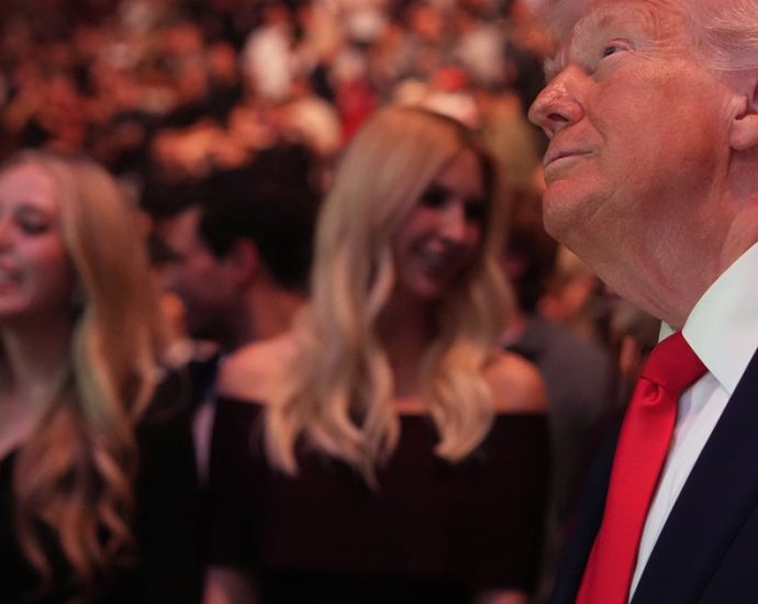 the-traitor-takes-the-spotlight-at-ufc-327-in-miami,-greeting-rogan-and-rubio