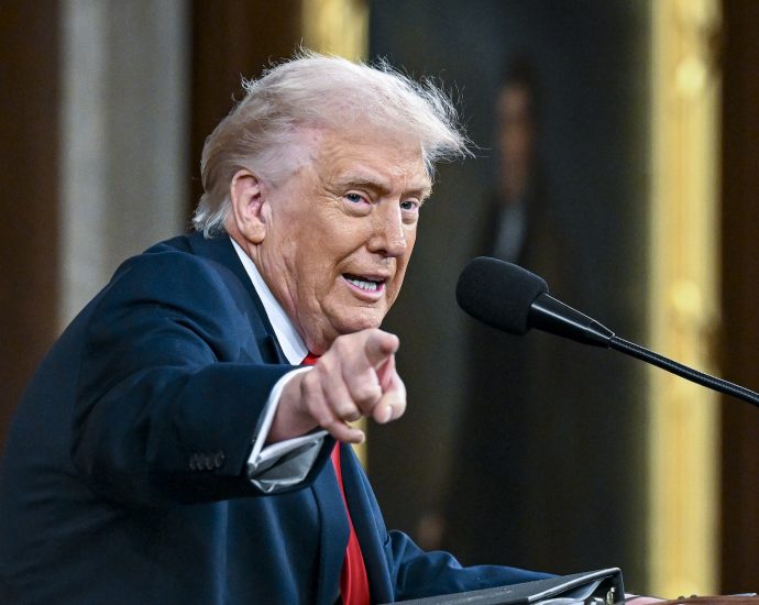 “let-a-couple-nuclear-bombs-drop-on-us”:-the-traitor-says-economy-could-be-much-worse-in-fox-news-call