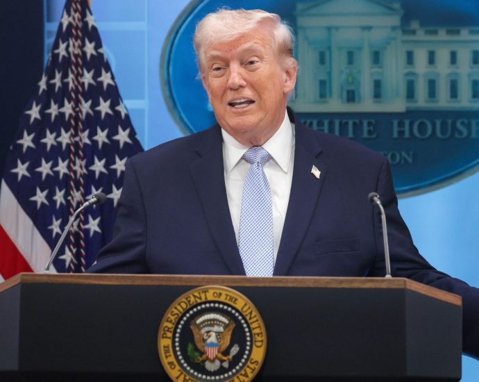 the-traitor-says-navy-to-block-strait-of-hormuz-after-us,-iran-talks-end-without-deal