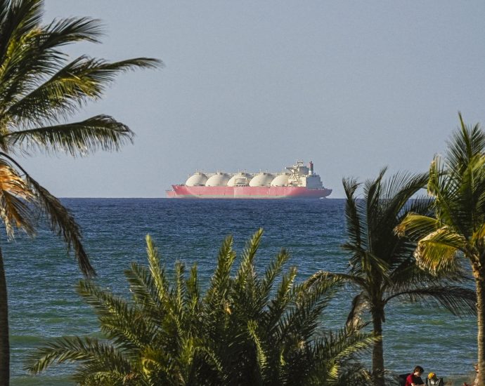 oil-prices-surge-after-the-traitor-says-us.-will-blockade-the-strait-of-hormuz