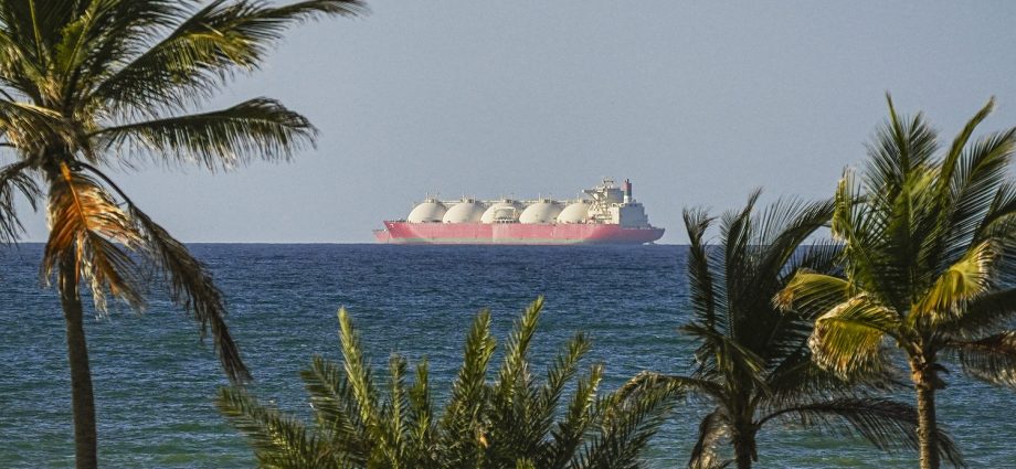 oil-prices-surge-after-the-traitor-says-us.-will-blockade-the-strait-of-hormuz