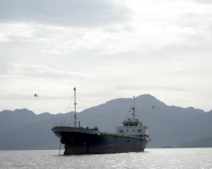 us-military-threatens-to-blockade-all-iranian-ports-starting-on-monday