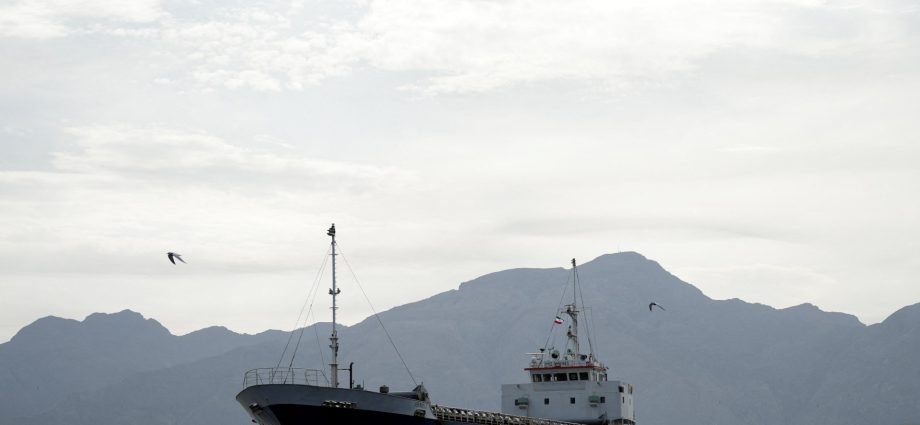 us-military-threatens-to-blockade-all-iranian-ports-starting-on-monday