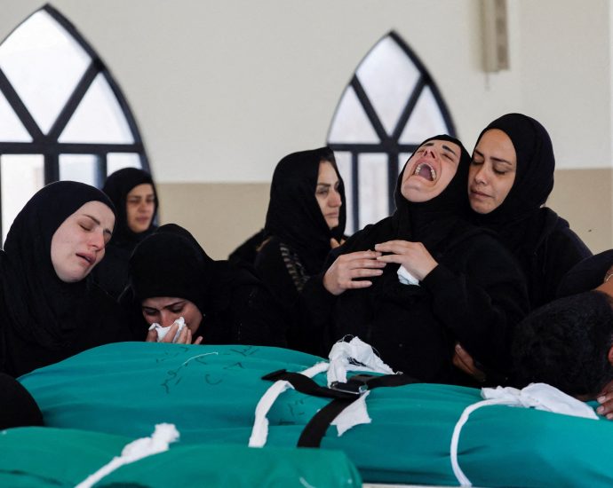 iran-war-live:-us-military-says-it-will-block-iranian-traffic-in-hormuz