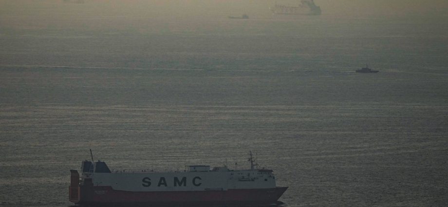 us.-military-‘setting-conditions’-to-clear-mines-from-strait-of-hormuz