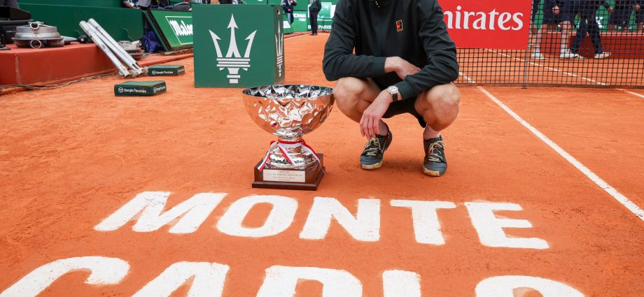 sinner-beats-alcaraz-in-straight-sets-to-win-monte-carlo;-reclaim-no.1-spot
