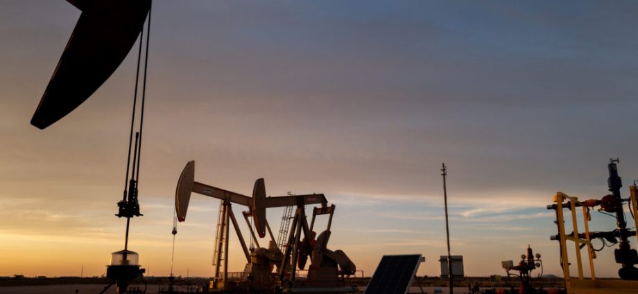 oil-tycoon-funds-far-right-candidate-challenging-texas-oilfield-regulator
