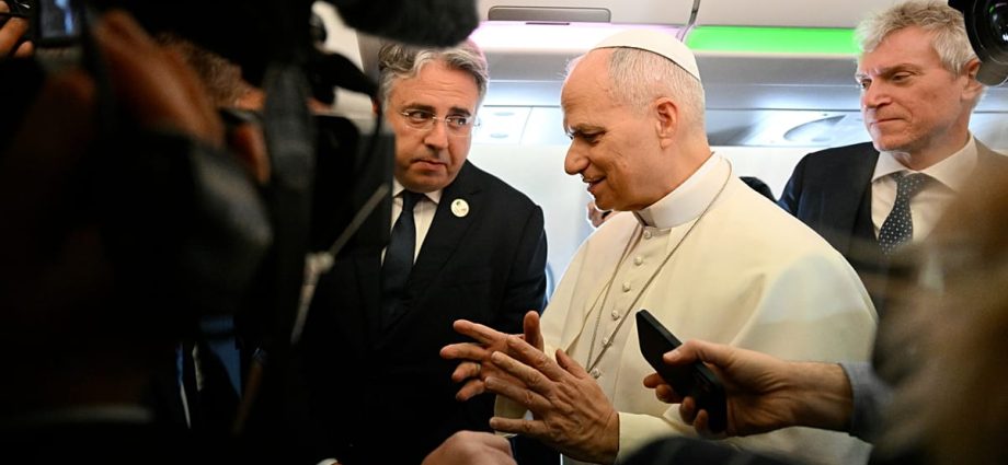 pope-leo-says-has-‘no-fear’-of-the-traitor-administration