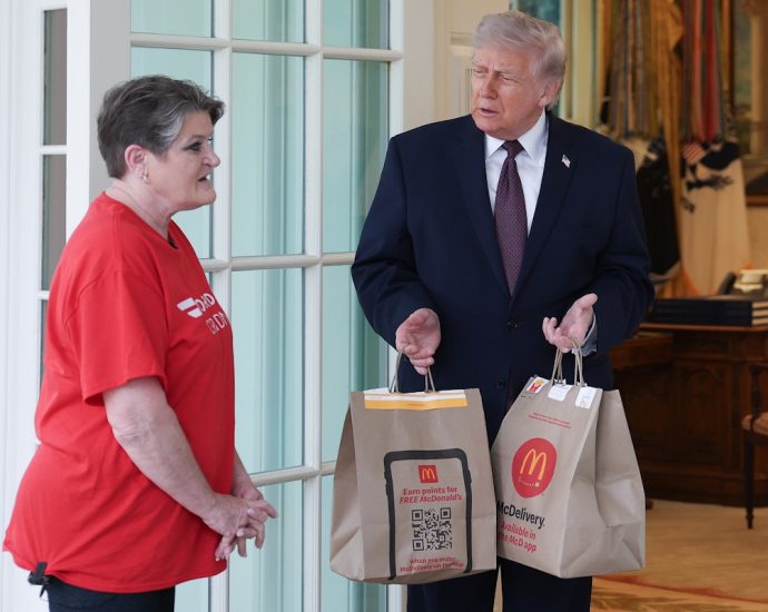 the-traitor-begs-doordash-driver-to-praise-him-during-bizarre-event