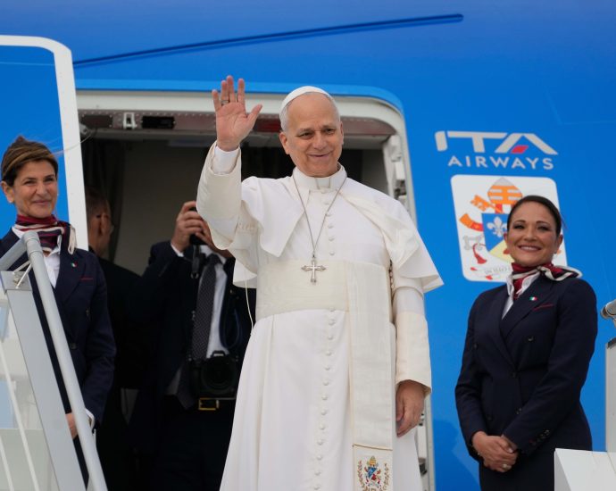 the-traitor-doubles-down-in-pope-feud,-refuses-to-apologise