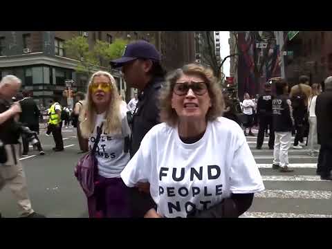 nyc-police-arrest-100-protesters-over-israel-arms-vote