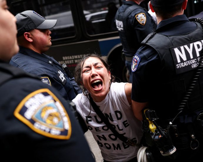 nearly-100-arrested-after-demanding-democrats-block-bombs-to-israel