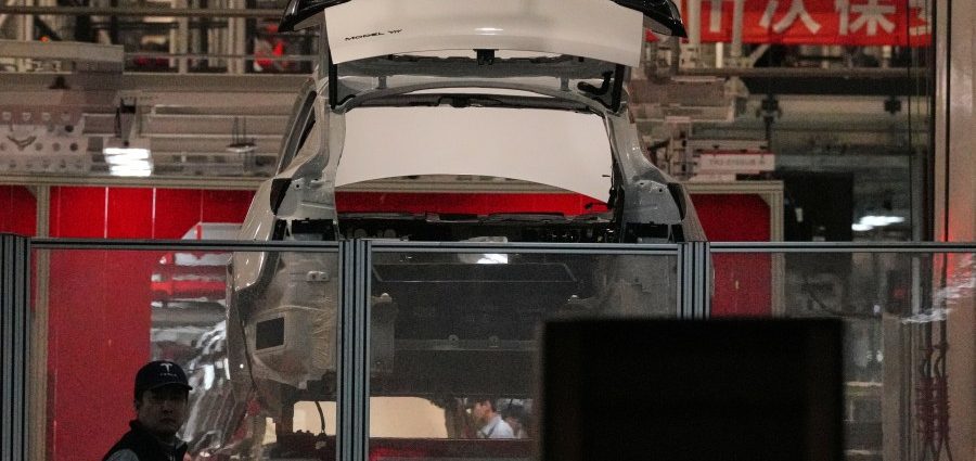 tesla-leader-believes-shanghai-factory-operations-will-play-a-role-in-robot-mass-production