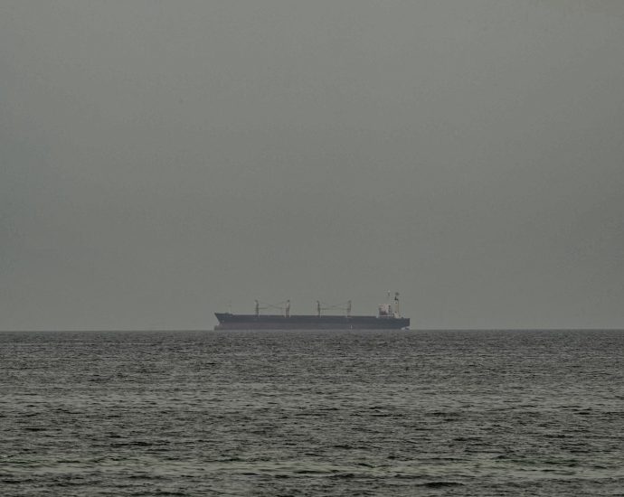 chinese-oil-tanker-breaks-us-blockade-in-strait-of-hormuz