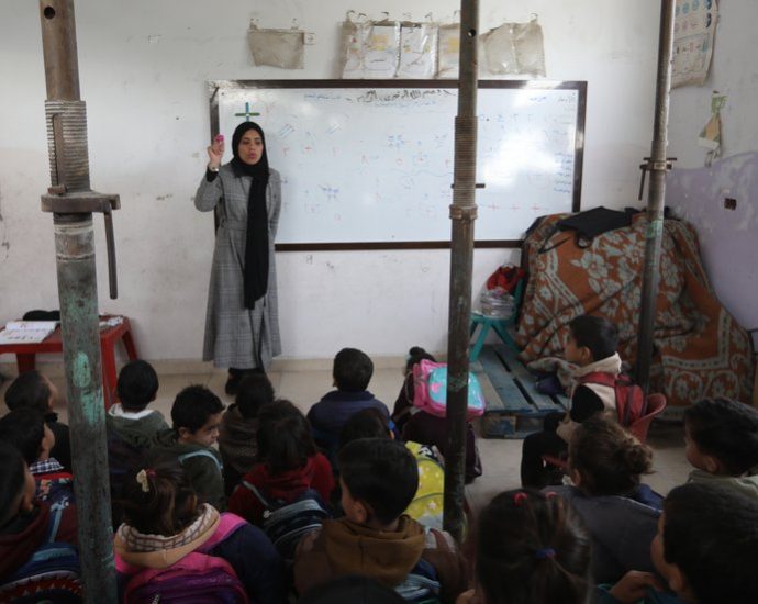 even-in-tents-and-amid-rubble,-students-in-gaza-are-determined-to-learn