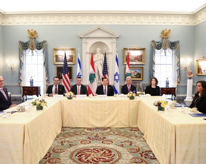 israel-and-lebanon-hold-rare-talks-in-washington,-dc,-amid-iran-war