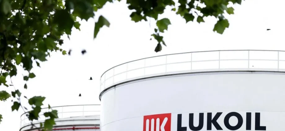 us-lets-russian-oil-waiver-expire—but-the-holes-remain