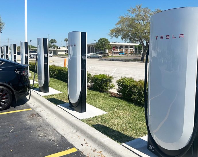 public-dc-fast-ev-charging-rapidly-expands-in-the-us-in-q1