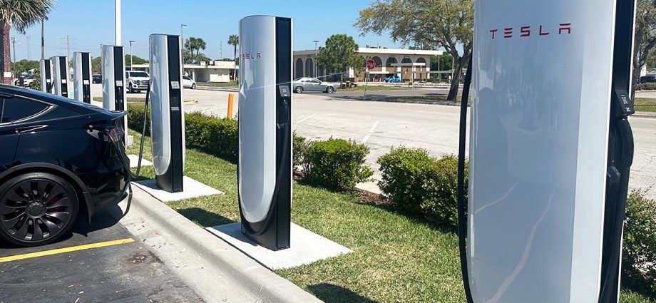 public-dc-fast-ev-charging-rapidly-expands-in-the-us-in-q1
