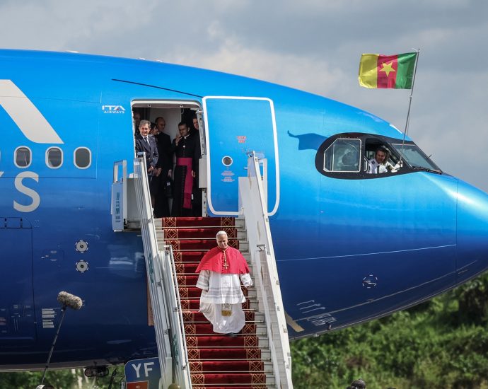 pope-leo-visits-cameroon-with-message-of-peace-amid-attacks-from-the-traitor
