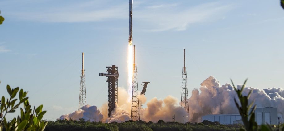 nasa-launches-six-cubesats-to-international-space-station