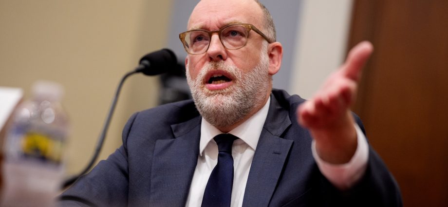 “never-seen-spending-like-this”:-house-dems-grill-vought-on-war-spending