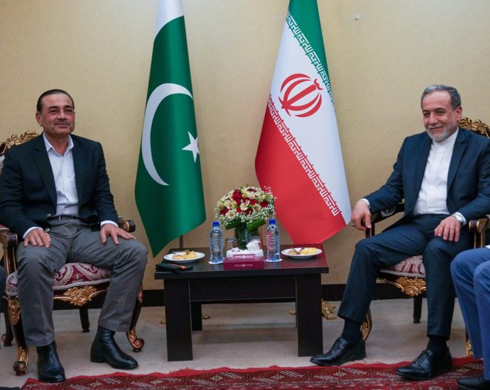 hopes-grow-for-a-breakthrough-in-us-iran-talks-as-pakistan-mediates