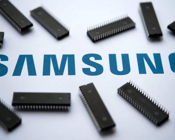 microsoft-points-at-samsung-after-galaxy-app-bug-locks-users-out-of-c: