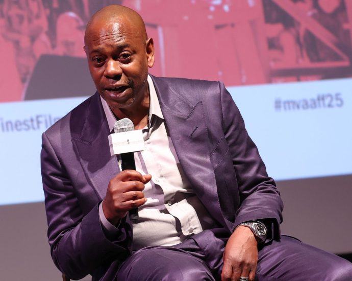 dave-chappelle-slams-republicans-for-‘weaponising’-his-controversial-trans-jokes