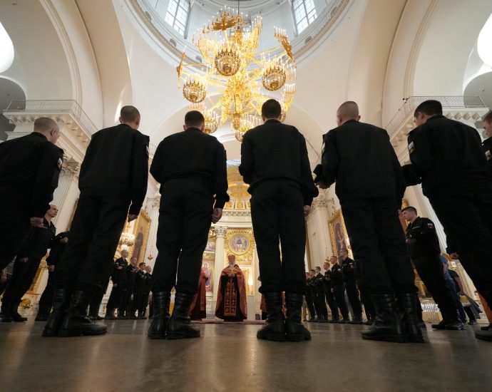 ‘sent-to-be-killed’:-how-russia-forces-migrants-to-fight-in-ukraine