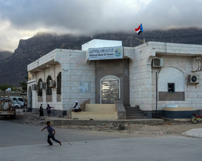 forced-to-drop-out:-yemen’s-children-trade-school-for-survival