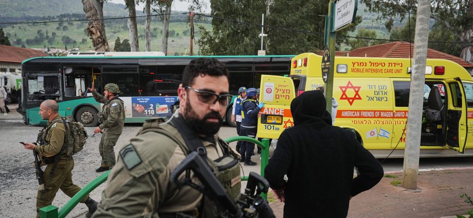 life-at-the-israel-lebanon-border-and-sen.-thom-tillis-critiques-the-traitor’s-cabinet:-morning-rundown