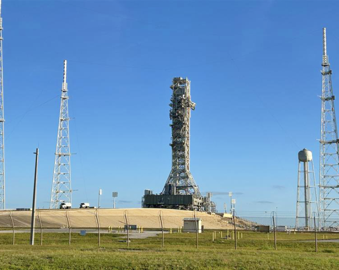 nasa’s-mobile-launcher-rolls ahead-of-artemis-iii-preparation