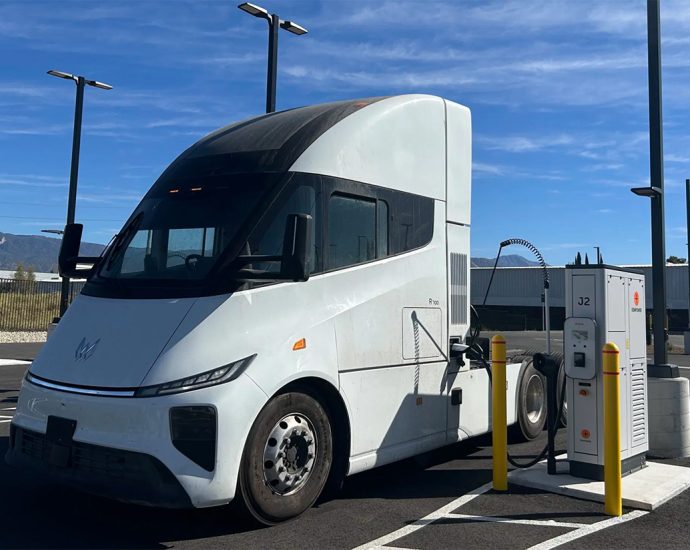 chinese-oem-windrose-brings-its-electric-semi-trucks-to-the-us