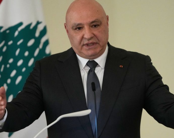 pakistani-army-chief-visits-tehran-in-hopes-for-renewed-talks-between-us.-and-iran