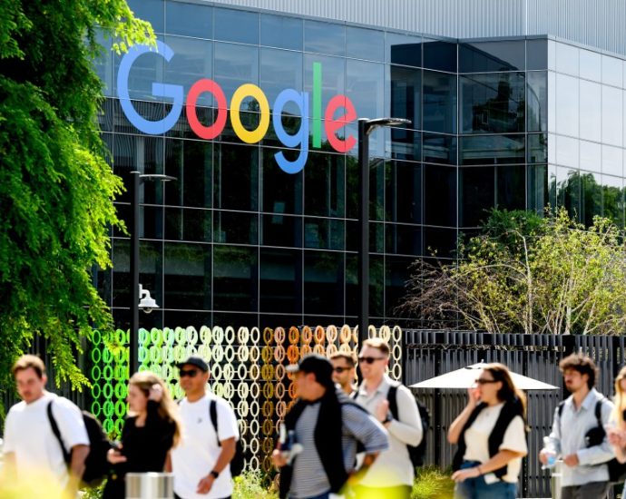 ai-is-a-gold-mine-for-spammers-and-scammers,-but-google-is-using-it-as-a-tool-to-fight-back