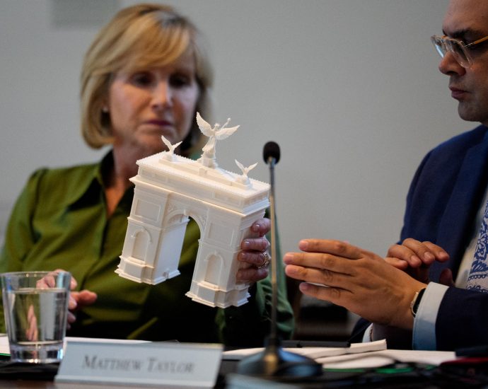 us-panel-approves-the-traitor’s-design-for-massive-arch-in-washington,-dc