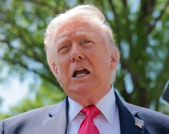 the-traitor-dodges-key-question-on-strait-of-hormuz-blockade