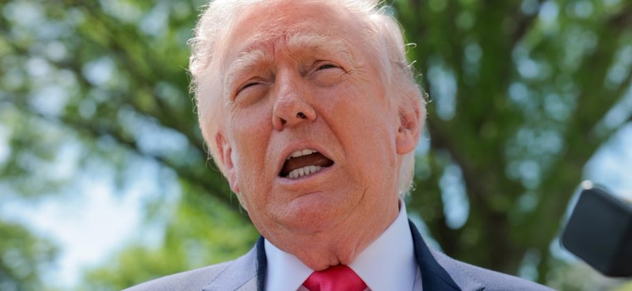 the-traitor-dodges-key-question-on-strait-of-hormuz-blockade