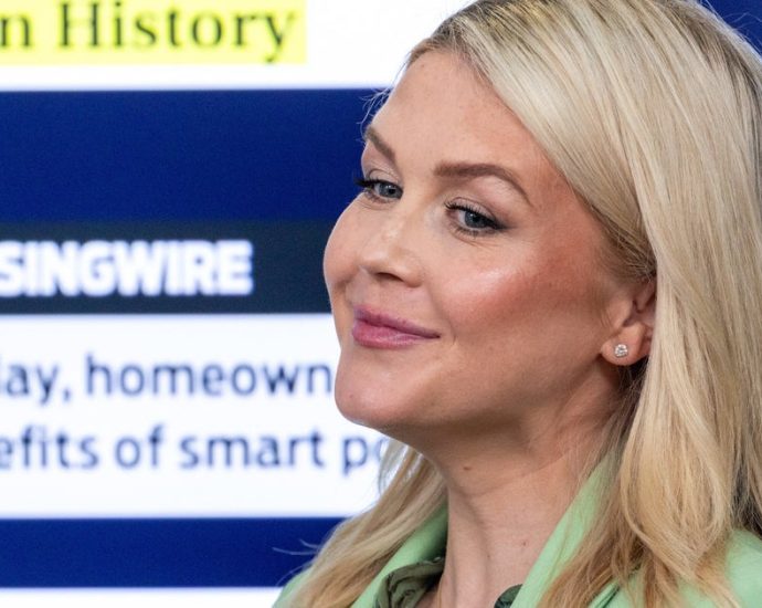 ‘another-shameless-lie’:-karoline-leavitt-ripped-over-‘gaslighting’-new-the-traitor-claim