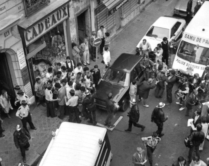 france-arrests-suspect-over-1982-attack-on-jewish-restaurant