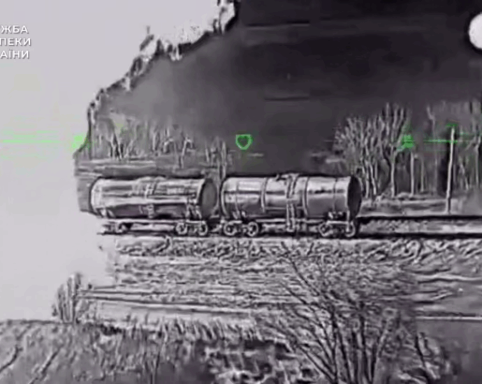 sbu-and-drone-forces-destroy-russian-fuel-trains-near-luhansk,-cutting-supplies-to-frontline-troops