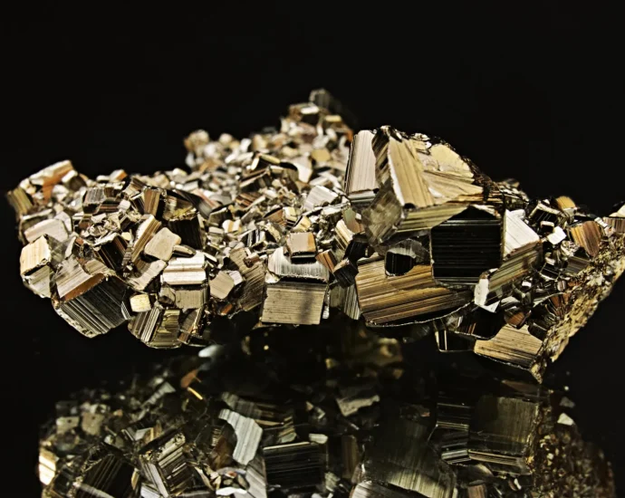 fool’s-gold-isn’t-so-foolish:-scientists-find-hidden-treasure-in-pyrite