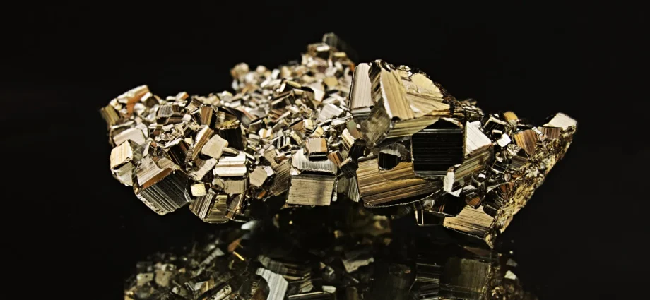 fool’s-gold-isn’t-so-foolish:-scientists-find-hidden-treasure-in-pyrite