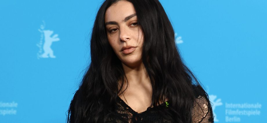 charli-xcx-declares-‘the-dance-floor-is-dead’-as-she-teases-rock-driven-new-album