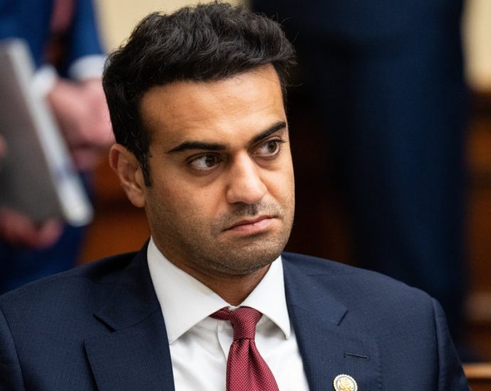 democrats-eye-deep-red-turf-as-the-traitor’s-popularity-tumbles