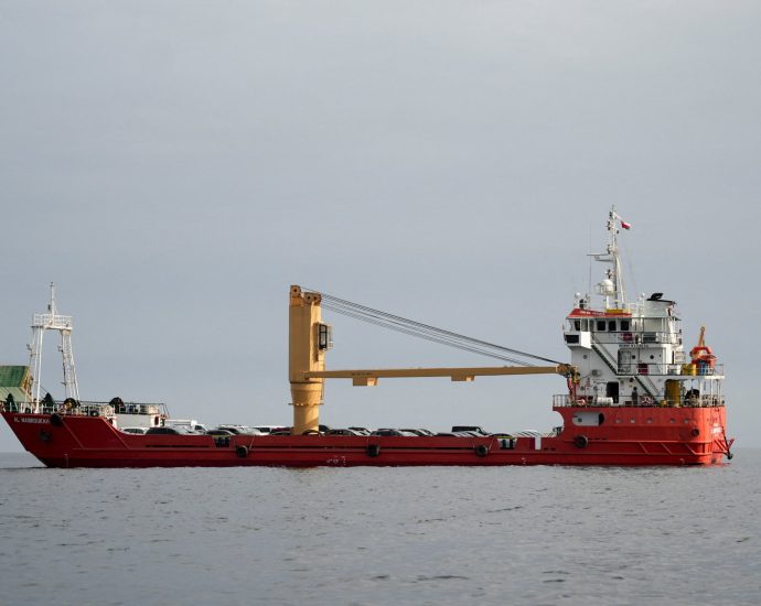 shipping-firms-seek-clarifications-before-crossing-hormuz